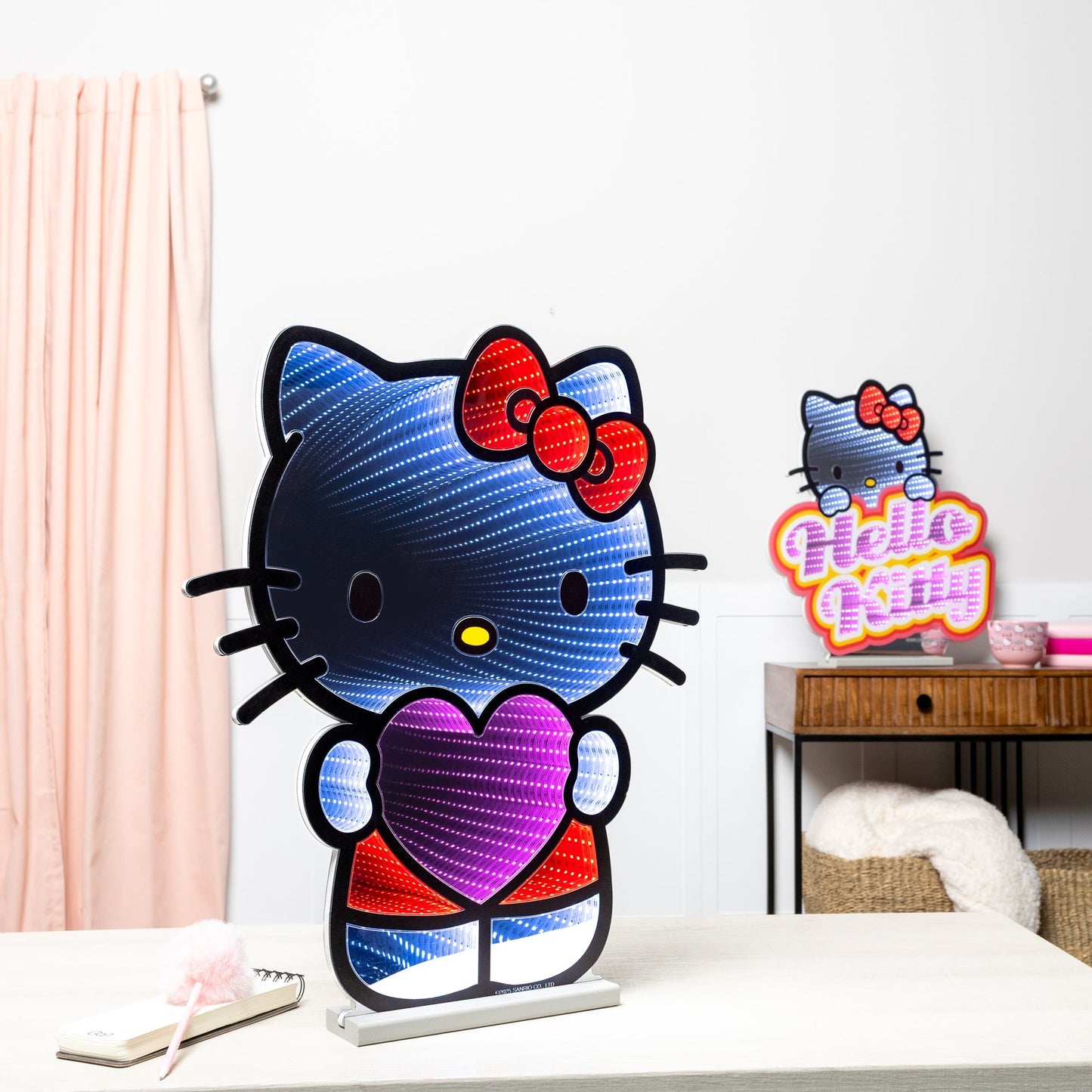 Hello Kitty 24" Heart Decorative Ekkolight Infinity Light