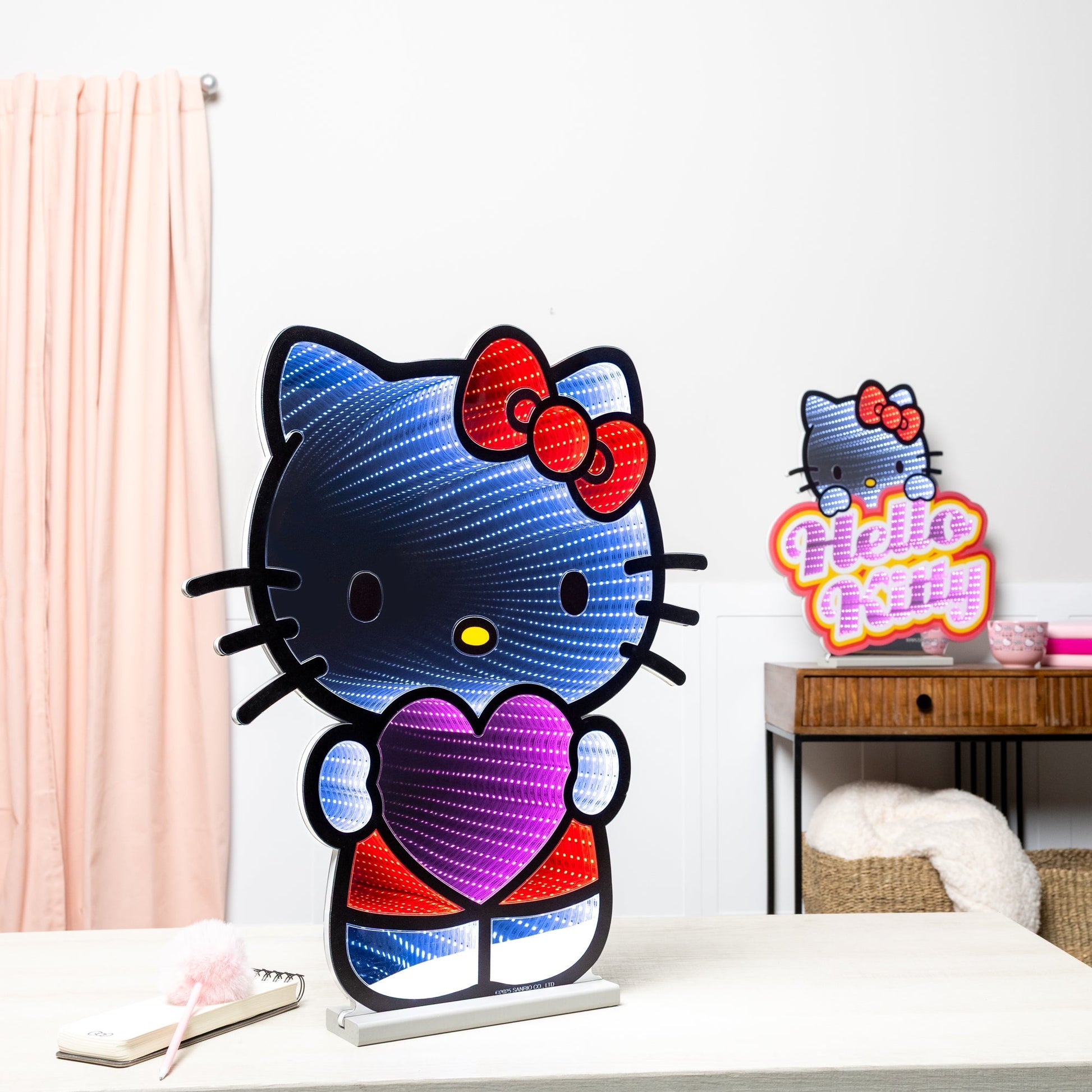 Hello Kitty 24" Heart Decorative Ekkolight Infinity Light