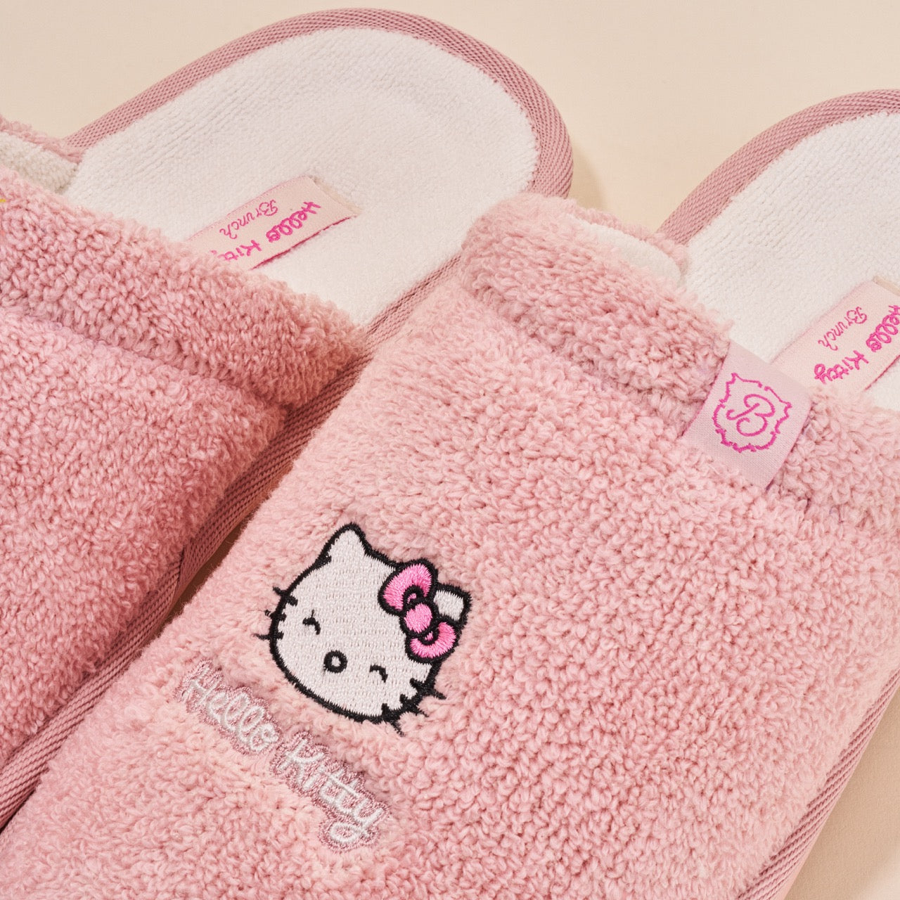 Hello Kitty x Brunch Essential Slipper (Pink Berry)