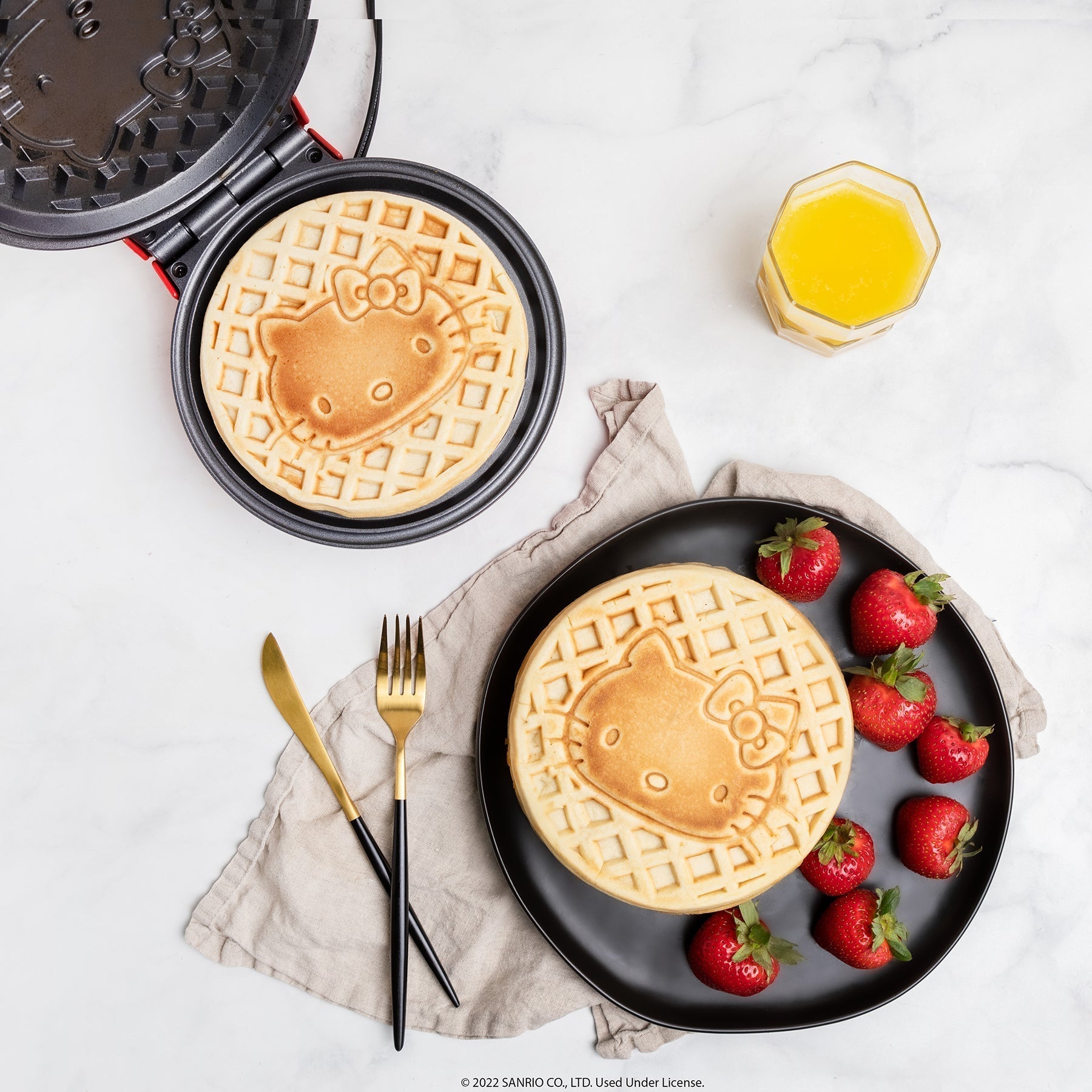 Hello Kitty Classic Waffle Maker (Red)